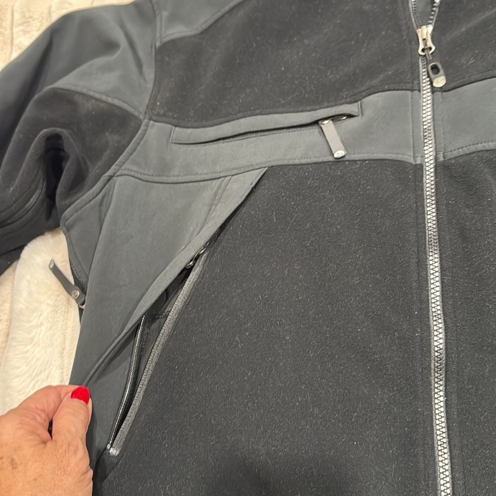 Mountain Hardware Jacket Size Large P-2 - image 3